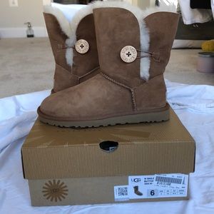 Ugg Bailey Boot in chestnut.  Size 6